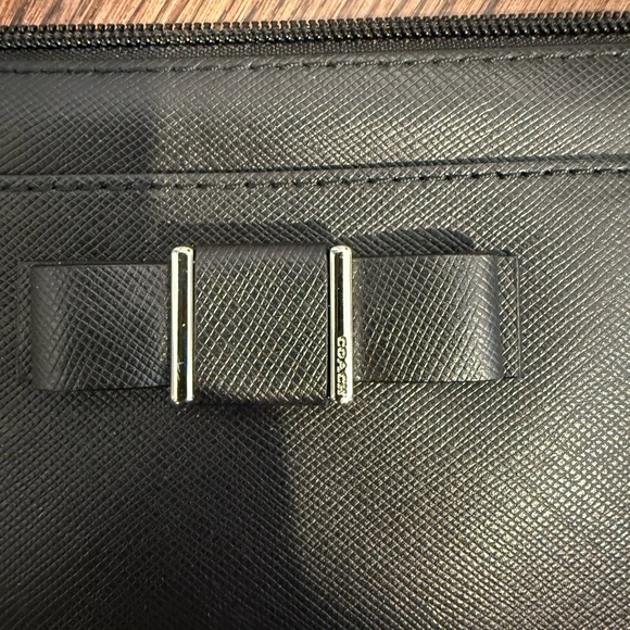 Vintage Coach Darcy Wristlet - Picture 2 of 6